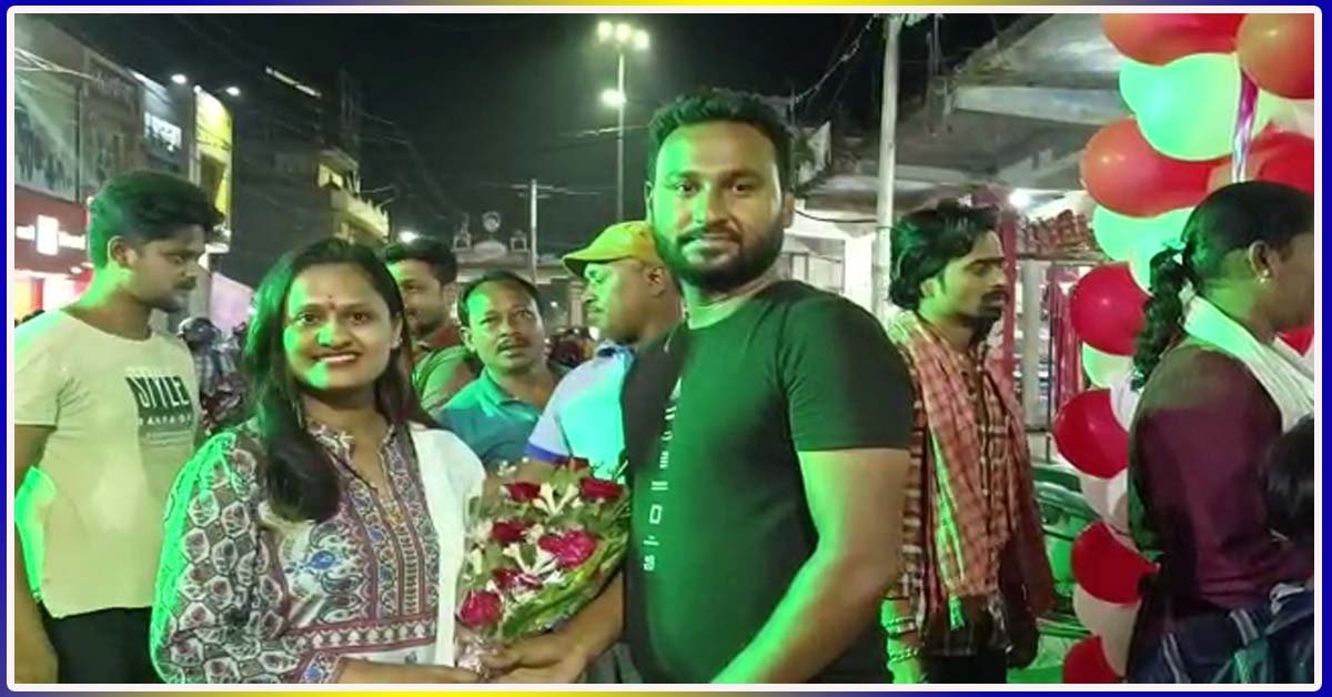 ରାନୀ ମୋମୋ ଷ୍ଟଲରେ ଯାତ୍ରା ଜଗତର ଅଭିନେତ୍ରୀ ରାନୀ ପଣ୍ଡା !!