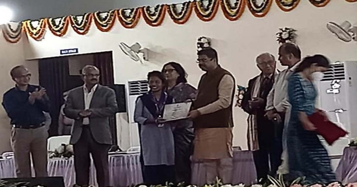 ଉତ୍କଳ ବିଶ୍ୱବିଦ୍ୟାଳୟ ପ୍ରତିଷ୍ଠା ଦିବସରେ ବାଲୁଗାଁ ମହାବିଦ୍ୟାଳୟର ଛାତ୍ରୀଙ୍କୁ ସ୍ଵର୍ଣ୍ଣ ପଦକ ପ୍ରଦାନ କଲେ କେନ୍ଦ୍ରମନ୍ତ୍ରୀ ଧର୍ମେନ୍ଦ୍ର ପ୍ରଧାନ !!!