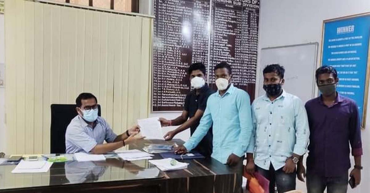 ବାଣପୁର ଗୋଦାବରୀଶ ମହାବିଦ୍ୟାଳୟର ବିଭିନ୍ନ ଅନିୟମିତତା ଓ ଦୁର୍ନୀତିକୁ ନେଇ ଉପଜିଲ୍ଲାପାଳଙ୍କୁ ଦାବିପତ୍ର ପ୍ରଦାନ !!!