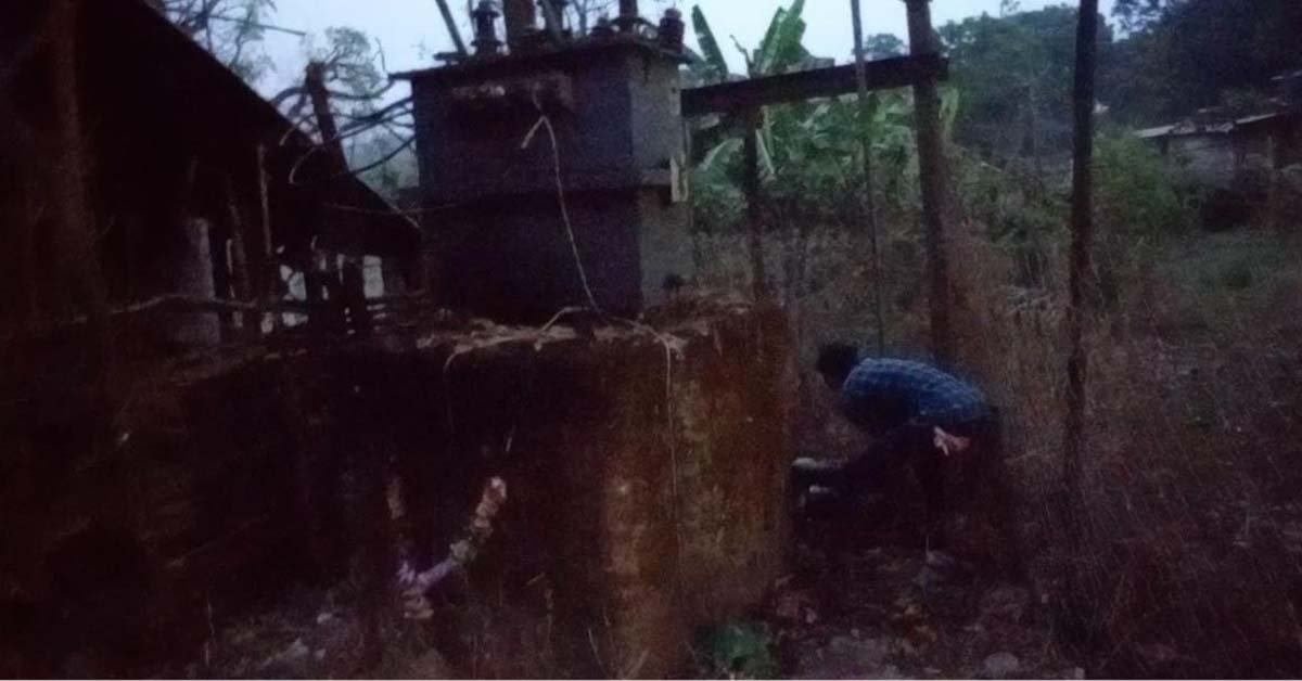 ବିଦ୍ୟୁତ ଟ୍ରାନ୍ସଫର୍ମର ପାଖରେ ମଦ୍ୟପ ଯୁବକ ଶୋଇ ପଡିଲେ : ଉଦ୍ଧାର କଲେ ଗ୍ରାମବାସୀ !!!