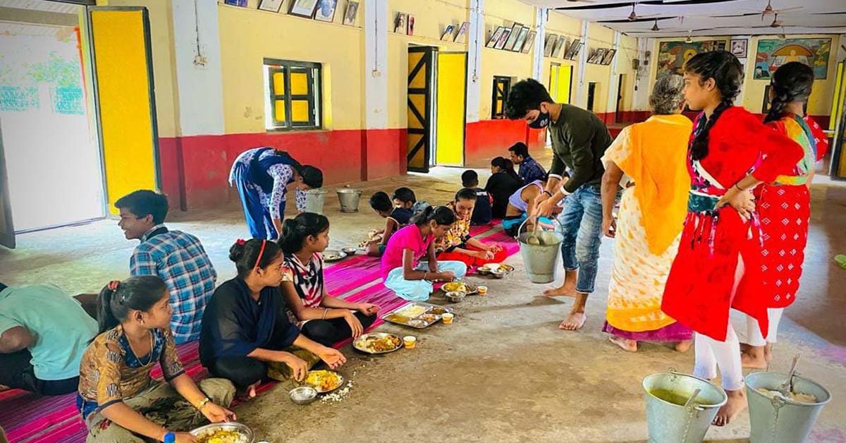 ଯୁବ ସମାଜସେବୀ ସ୍ବାଗତ ନାୟକଙ୍କ ଦ୍ଵାରା ରନ୍ଧା ଖାଦ୍ୟ ବଣ୍ଟନ !!!