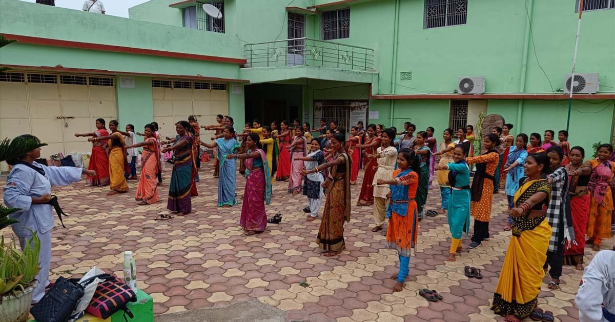 ରା. ଉଦୟଗିରି ବ୍ଳକ୍ ରେ ମିଶନ ଶକ୍ତି ମହିଳା ମାନଙ୍କୁ ଆତ୍ମ ସୁରକ୍ଷା ତାଲିମ ପ୍ରଦାନ !!!