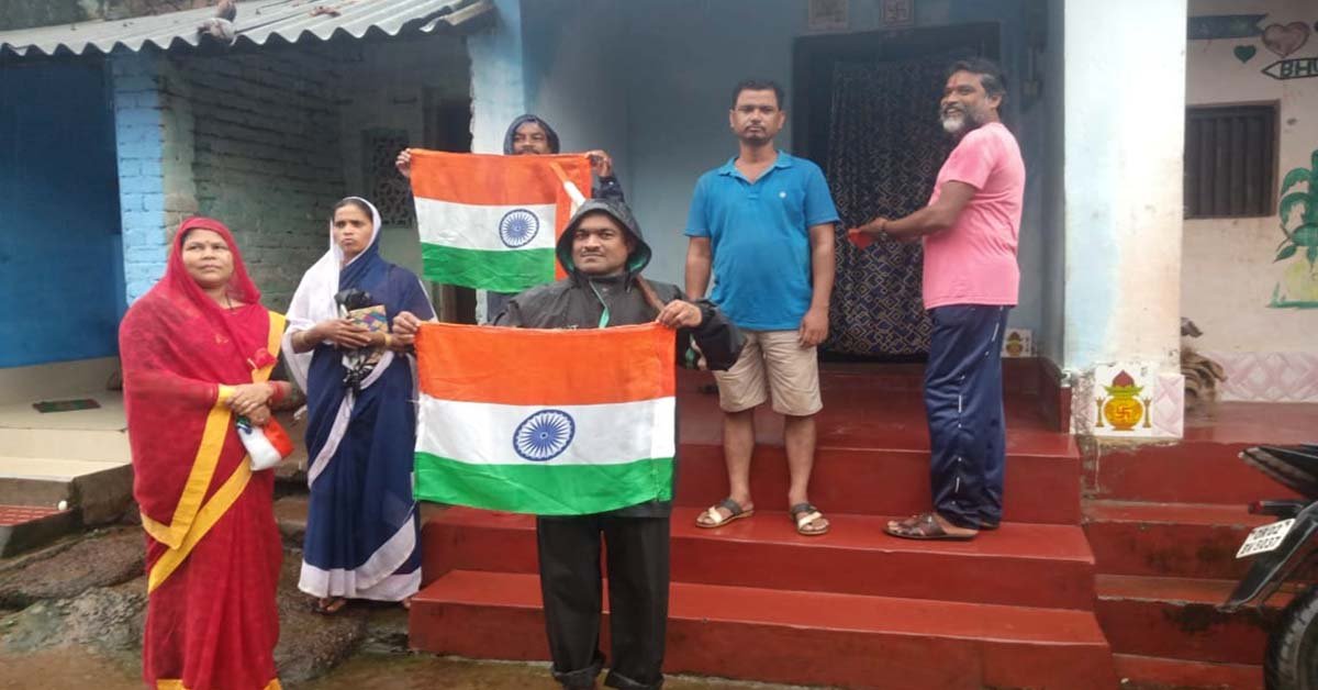 ବାଲୁଗାଁ ବିଭିନ୍ନ ଗ୍ରାମରେ ଅଙ୍ଗନବାଡି କର୍ମୀ ପକ୍ଷରୁ ହର ଘର ତ୍ରିରଙ୍ଗା ଅଭିଯାନ !!!