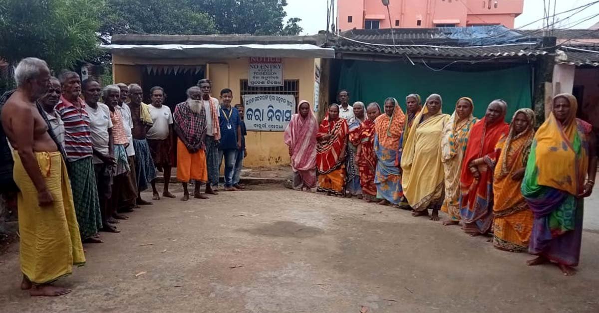 ଅସହାୟ ବୃଦ୍ଧ ବୃଦ୍ଧାଙ୍କର ସାହାରା ପାଲଟିଛି ବାଲୁଗାଁ ଚିଲିକା କୂଳରେ ଗଢି ଉଠିଥିବା ଜରା ନିବାସ !!!