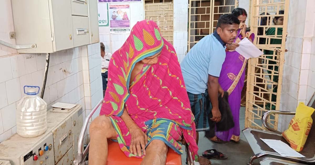 ସମାଜସେବୀଙ୍କ ଦ୍ୱାରା ଅସହାୟ ମହିଳା ଉଦ୍ଧାର !!!