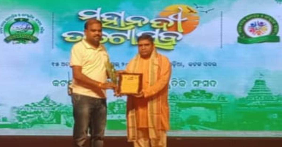 ମହାନଦୀ ତଟୋତ୍ସବରେ ସମ୍ବର୍ଦ୍ଧିତ ହେଲେ ବିଶିଷ୍ଟ ପ୍ରବଚକ ଇଂ.ଶ୍ରୀ ସନ୍ନ୍ୟାସୀ ଜୀ !!!