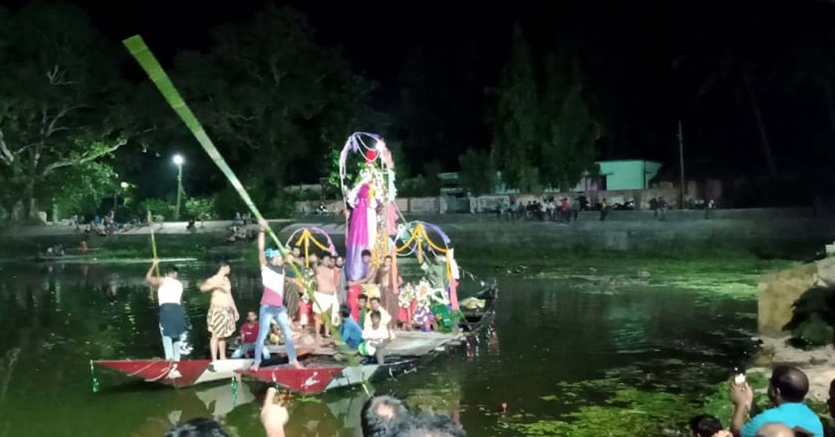 ସାତ ଦେବାଦେବୀଙ୍କୁ ସାଥିରେ ଧରି ମାଜଣା ପୋଖରୀରେ ଭଉଁରୀ ଖେଳିଲେ ମା’ ଭଗବତୀ !!!