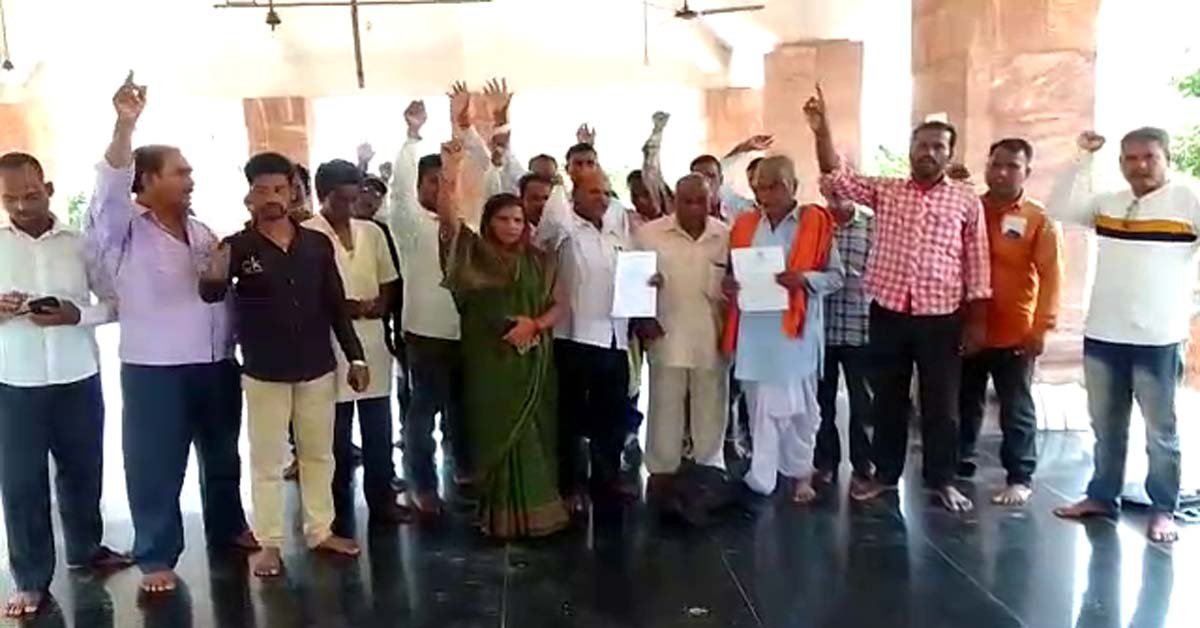 ଗର୍ଜିଲେ ଫନି କ୍ଷତିଗ୍ରସ୍ତ, କ୍ଷତି ପୂରଣ ପ୍ରଦାନ କରା ନଗଲେ ରାଜରାସ୍ତାକୁ ଓହ୍ଲାଇବାକୁ ଧମକ !!!