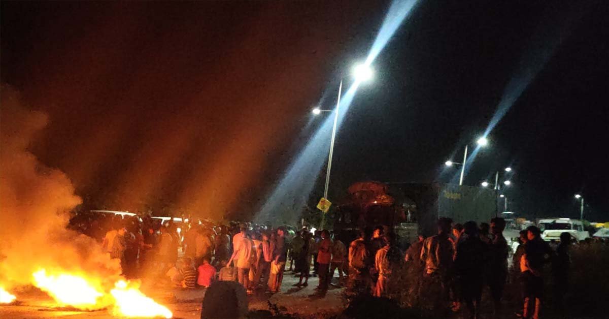 ମରଣକୁ ହାତ ଠାରି ଡାକୁଛି ନାଚୁଣୀ ନିକଟସ୍ଥ କଉଡ଼ିଖଣି ଛକ : ଟାୟାର ଜାଳି ରାସ୍ତା ଅବରୋଧ କଲେ ସ୍ଥାନୀୟ ଲୋକେ !!!