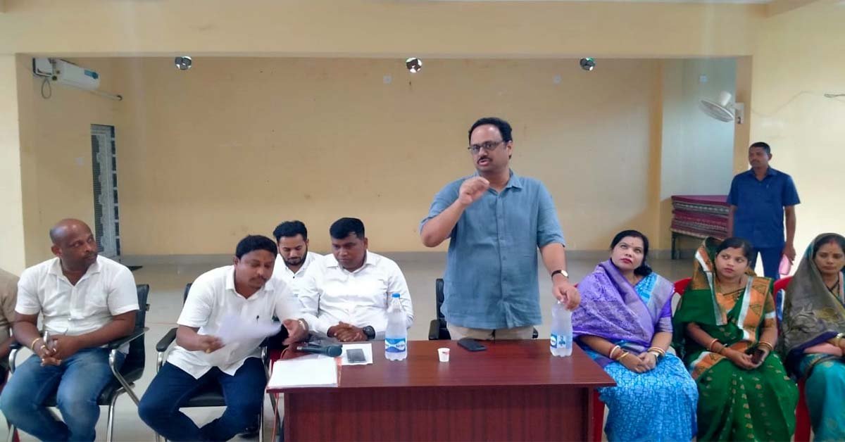 ବାଣପୁର ସହିଦ କୃତିବାସ ଭବନରେ ରାଜ୍ୟସଭା ସାଂସଦ  ମାନସ ମଙ୍ଗରାଜ ଓ ପର୍ଯ୍ୟବେକ୍ଷକ ରାଜା ଚକ୍ର ବାଣପୁର ବ୍ଲକ ଓ ବିଜ୍ଞାପିତ ଅଞ୍ଚଳ ର ବିଜେଡି କର୍ମି ଙ୍କ ସହ କଲେ ଆଲୋଚନା !!!