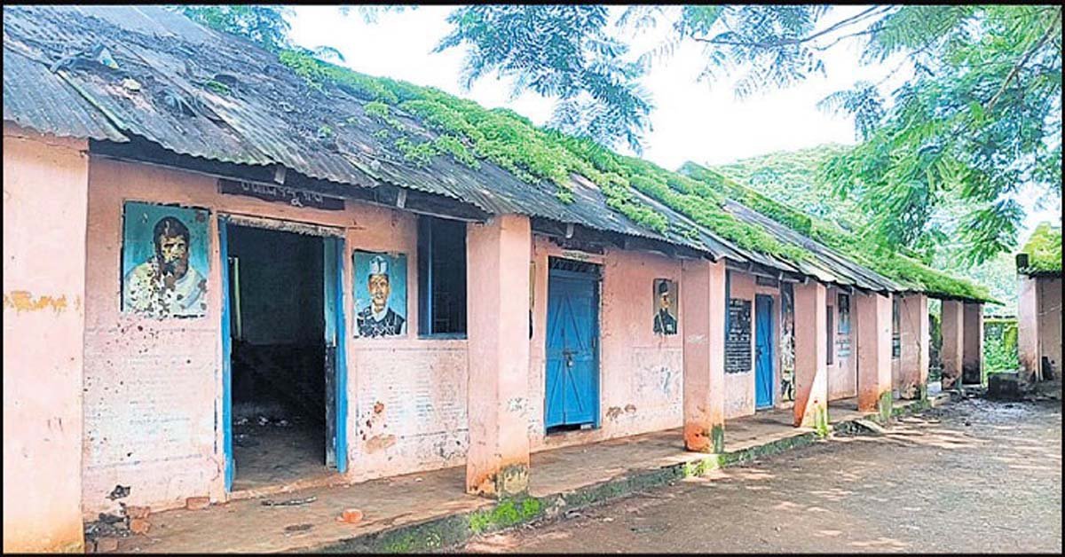 ଅବ୍ୟବସ୍ଥା ଘେରରେ ସିମନବାଡ଼ି ସରକାରୀ ଉଚ୍ଚ ପ୍ରାଥମିକ ବିଦ୍ୟାଳୟ : ସମସ୍ତ ମୌଳିକ ସୁବିଧା ପାଇଁ ଦାବୀ !!!