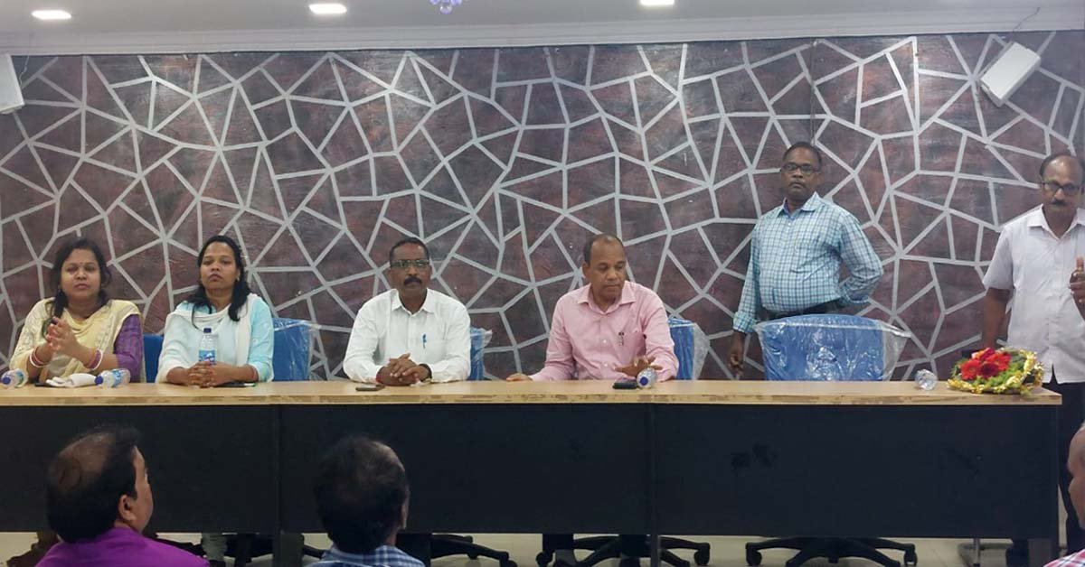 ଜିଲ୍ଲାପାଳଙ୍କ କାର୍ଯ୍ୟାଳୟର ଚତୁର୍ଥ ଶ୍ରେଣୀ କର୍ମଚାରୀଙ୍କ ବିଦାୟ କାଳୀନ ସମ୍ବର୍ଦ୍ଧନl କାର୍ଯ୍ୟକ୍ରମ !!!