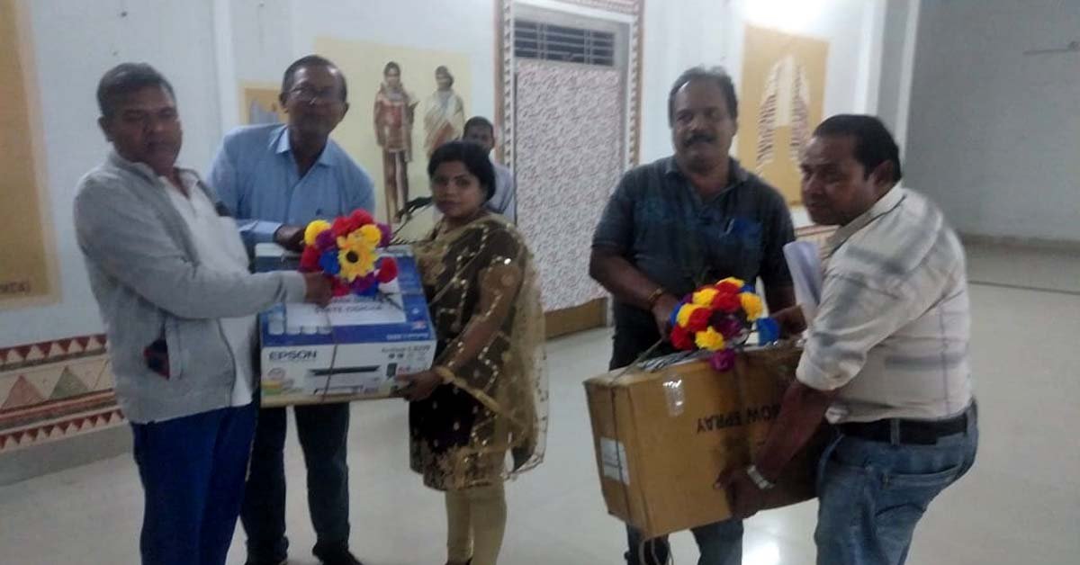 “ମେl  ମାଟି, ମେl ଦେଶ” କାର୍ଯ୍ୟକ୍ରମ ପାଇଁ ଦିଲ୍ଲୀ ଅଭିମୁଖେ ରାୟଗଡା ଜିଲ୍ଲାର ପବିତ୍ର ମାଟି କଳସ !!!