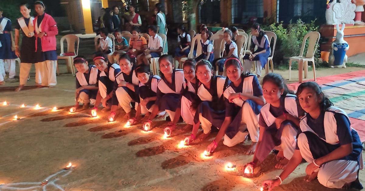 ପାରଳାଖେମୁଣ୍ଡି ସରସ୍ୱତୀ ଶିଶୁ ବିଦ୍ୟା ମନ୍ଦିର ରେ ଦୀପାବଳି ଉତ୍ସବ !!!