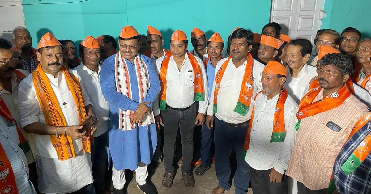 ଚ଼ିଲିକା ବିଜେପି ର ମିଶ୍ରଣ ପର୍ବ : ଯୋଗଦେଲେ ବିଜେଡ଼ି ସରପଞ୍ଚଙ୍କ ସମେତ ବହୁ ତୁଙ୍ଗ ନେତା !!!