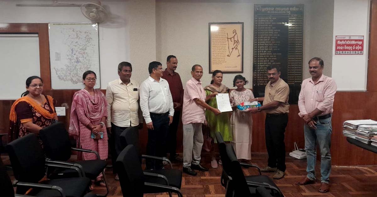 ଗଜପତିରୁ କନ୍ୟାରତ୍ନ କୁ କୋଳେଇ ନେଲେ ଝାଡ଼ଖଣ୍ଡ ଦମ୍ପତ୍ତି !!!