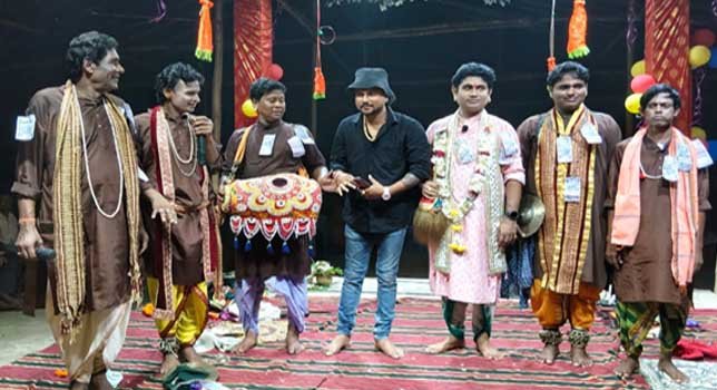 ଚାଟେଶ୍ୱର ମନ୍ଦିର ପ୍ରାଙ୍ଗଣରେ ପାରମ୍ପରିକ ପାଲା ଅନୁଷ୍ଠାନରେ ୧୩ ବର୍ଷ ର ପାଲା ପରିବେଷଣ !!!