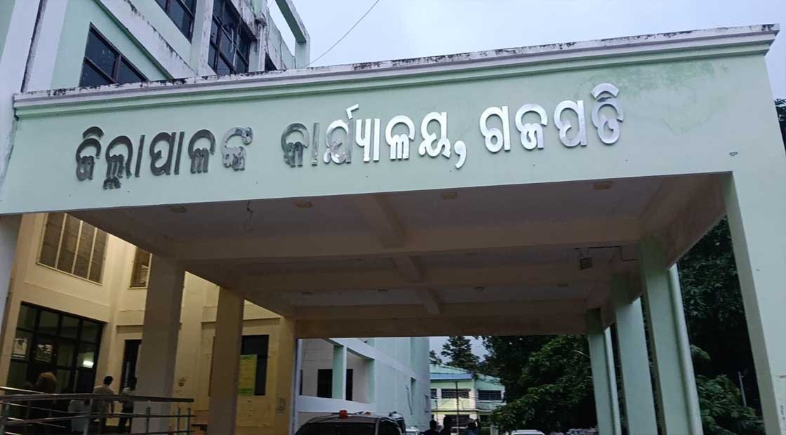 କର୍ମଚାରୀ ହେଉନାହାନ୍ତି ବଦଳି : ଜିଲ୍ଲାରେ ବିକାଶ ହେବ କିପରି ???