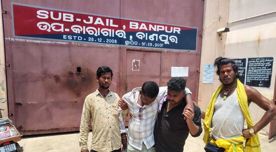 କଏଦୀ ଙ୍କୁ ଦେଖା କରିବାକୁ ଆସିଥିବା ସମ୍ପର୍କୀୟ ଅସୁସ୍ଥ !!!