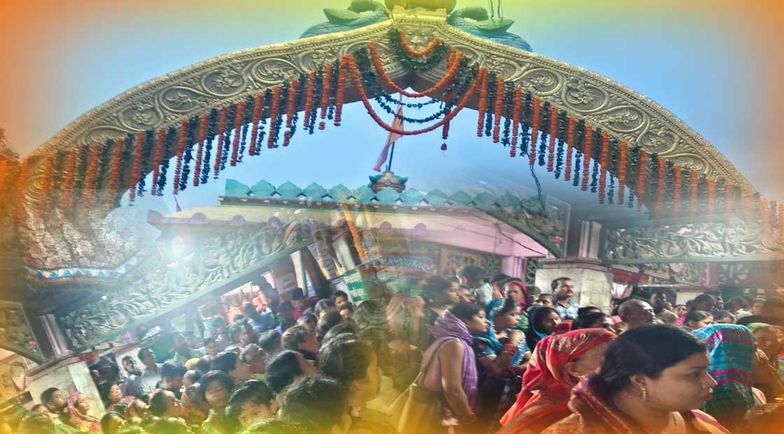 ବସୁମତି ସ୍ନାନରେ ମା’ ଭଗବତୀଙ୍କ ରାଜରାଜେଶ୍ୱରୀ ବେଶ : ସୁନାରୂପାର ଅଳଙ୍କାରରେ ଝଲସିଲେ ମା’ ସାଆନ୍ତାଣି !!!