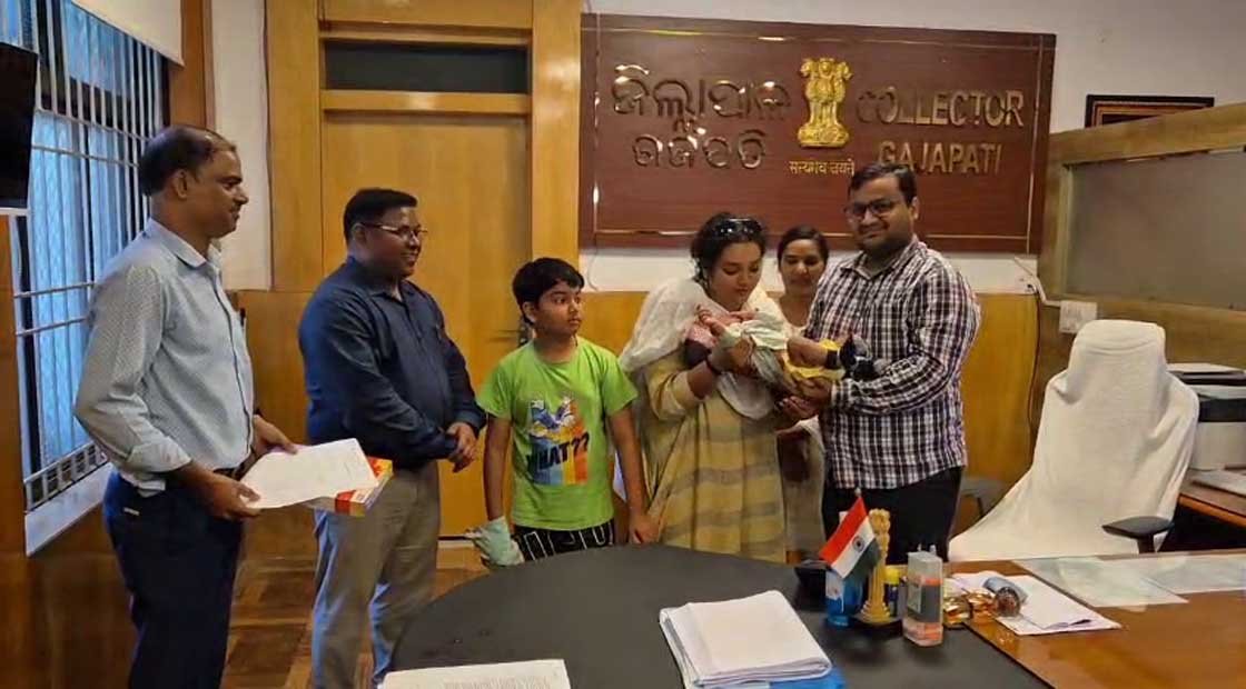 ଗଜପତିରୁ ପୋଷ୍ୟ ସନ୍ତାନ ଗ୍ରହଣ କଲେ ହରିୟାନା ରାଜ୍ୟର ଏକ ପରିବାର !!!