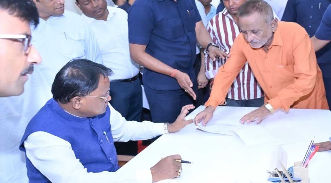ମୁଖ୍ୟମନ୍ତ୍ରୀଙ୍କ ୧୮ତମ ପାଳି ଅଭିଯୋଗ ଶୁଣାଣି !!!