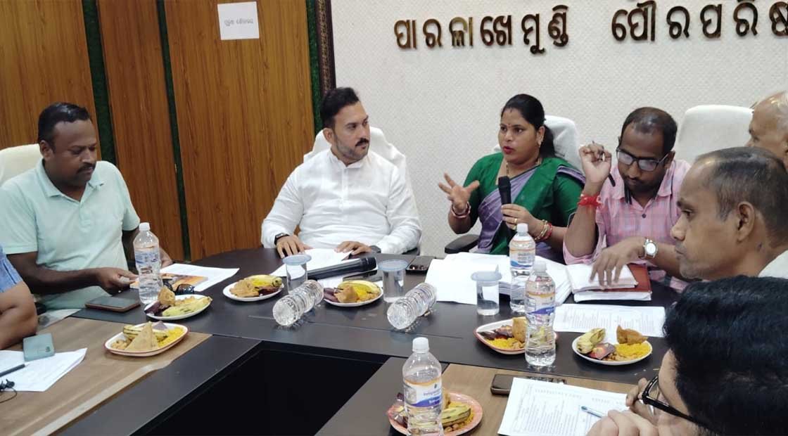 ପୌର ପରିଷଦର ର ସାଧାରଣ ବୈଠକ ରେ ଯୋଗଦେଲେ ବିଧାୟକ : ଗଣମାଧ୍ୟମକୁ ଦେଉନାହାନ୍ତି ସୂଚନା !!!