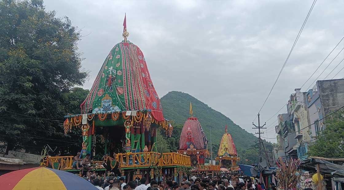 ରଥରେ ଠାକୁରଙ୍କୁ ଦର୍ଶନ କଲେ ଭକ୍ତ !!!