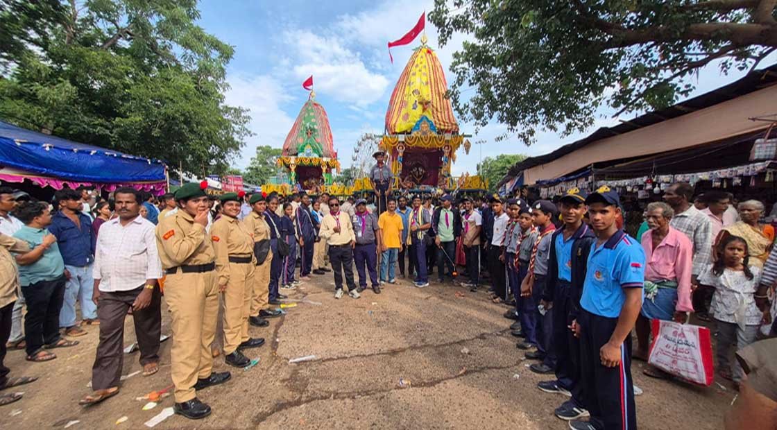 ରଥଯାତ୍ରାରେ ଭାରତ ସ୍କାଉଟ୍ସ ଏଣ୍ଡ ଗାଇଡ୍ସ ର ପ୍ରଶଂସନୀୟ ସେବା କାର୍ଯ୍ୟ !!!