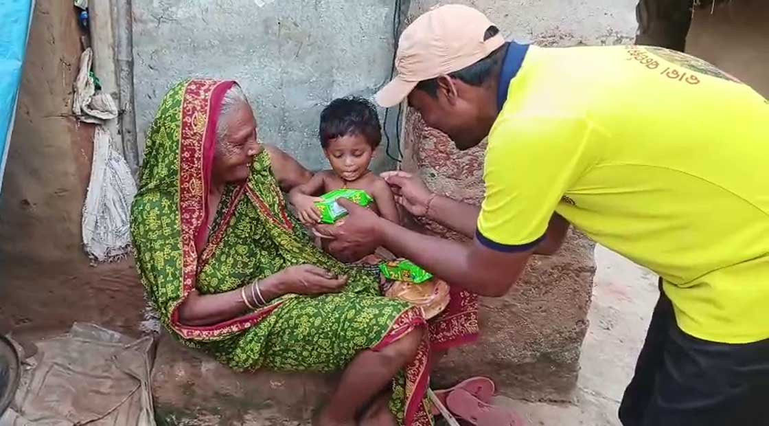 ବାବା ସର୍ପେଶ୍ୱର ସେବା ଫାଉଣ୍ଡେସନ ତରଫରୁ ଆଠଗଡ ଅଂଚଳରେ ଖାଦ୍ୟ ସାମଗ୍ରୀ ବଣ୍ଟନ !!!