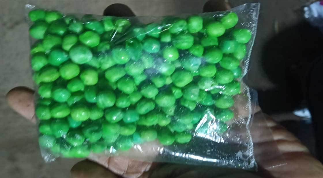 ଗ୍ରାହକ ସାବଧାନ : ପାରଳା ବଜାରରେ ରଙ୍ଗ ବୋଳା ମଟର ବିକ୍ରି !!!