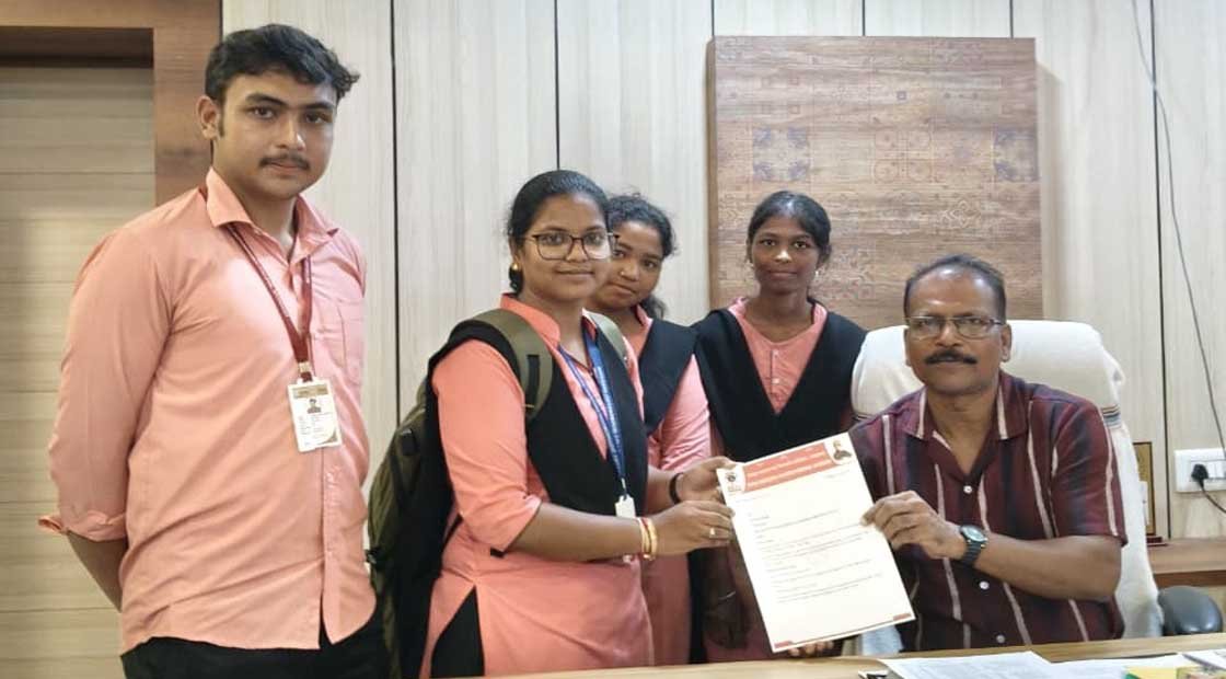 ଛାତ୍ର ସଂସଦ ନିର୍ବାଚନ ଓ ଗଭର୍ନିଂ ବଡି ଗଠନ ସହ ୧୦ ଦଫା ଦାବି ନେଇ ଏବିଭିପିର ଦାବିପତ୍ର ପ୍ରଦାନ !!!