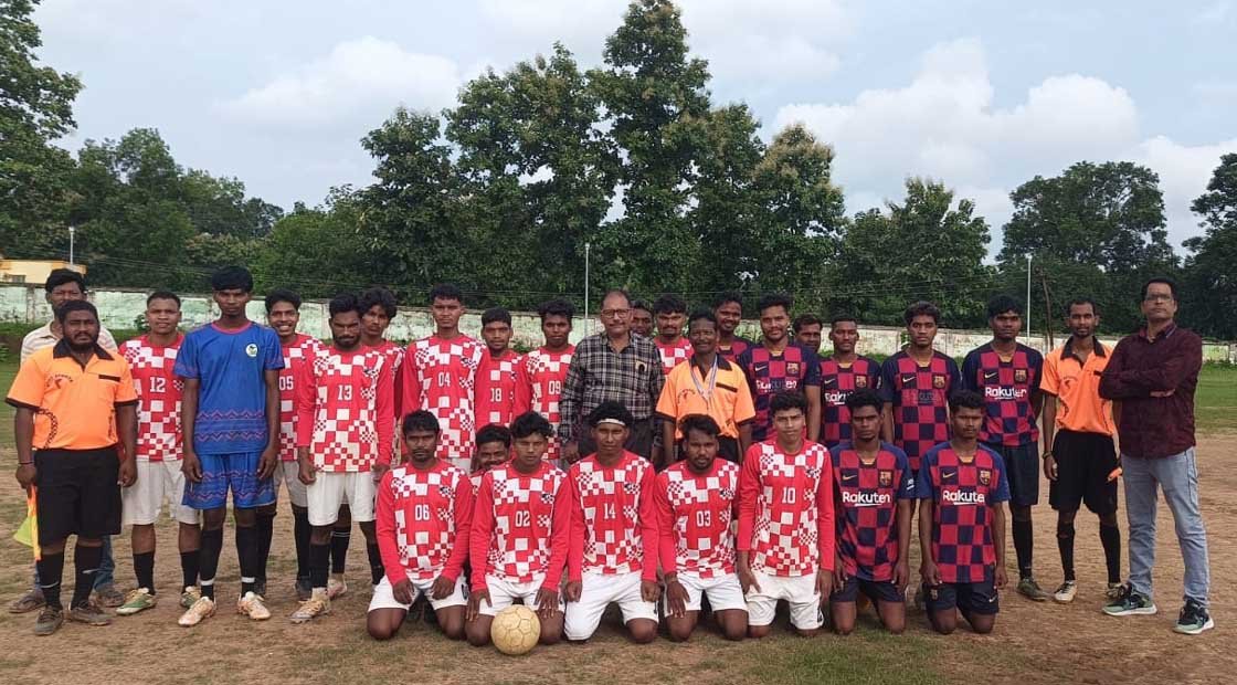 ସ୍ୱାଧୀନତା କପ ଫୁଟବଲ ଚମ୍ପିୟାନସିପ : ପ୍ରଥମ ସେମି ଫାଇନାଲ ରେ ପେନାଲଟିକ ସୁଟ ଜରିଆରେ ସିନ୍ଦ୍ରିଗାଁ ଦଳ ବିଜୟୀ !!!