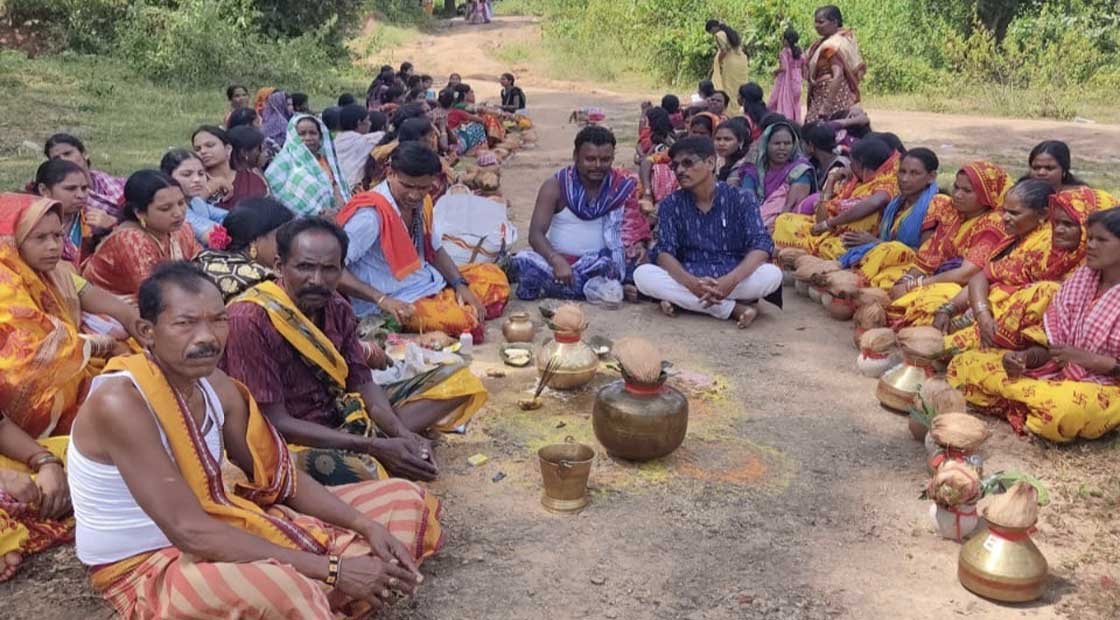 ନୁଆସାହିରେ ମା’ ଦୁର୍ଗାଙ୍କ ଆବାହନ, କଳସ ଶୋଭାଯାତ୍ରା ରେ ଆଧ୍ୟାତ୍ମିକ ପରିବେଶ : ମହାଷ୍ଟମୀରୁ ବିଜୟାଦଶମୀ ଯାଏଁ ଜମିଲା ପୂଜା ମହୋତ୍ସବ, ନୃତ୍ୟ ଓ ସଙ୍ଗୀତରେ ଝୁମିଲେ ଶ୍ରଦ୍ଧାଳୁ !!!
